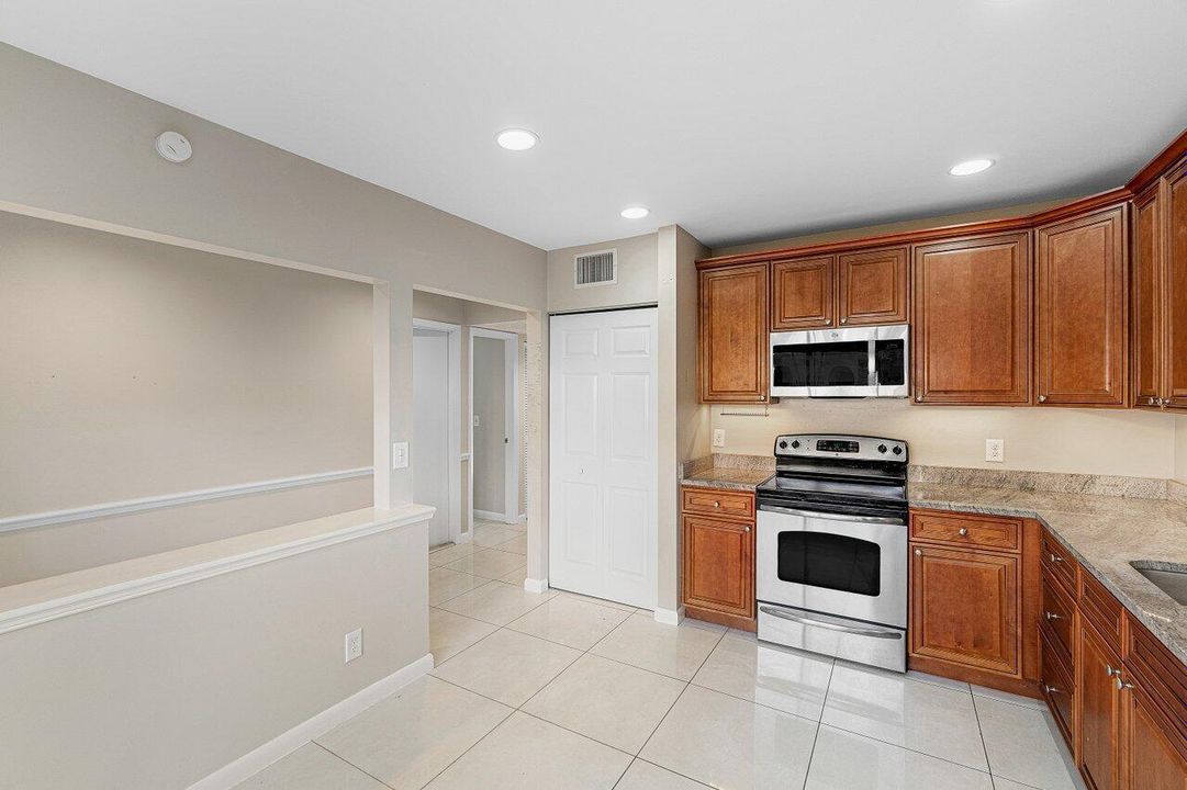 010-22068LasBrisasCircle-BocaRaton-FL-33