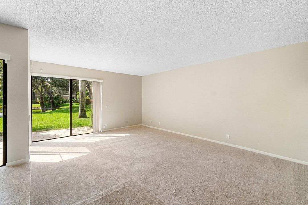 018-22068LasBrisasCircle-BocaRaton-FL-33