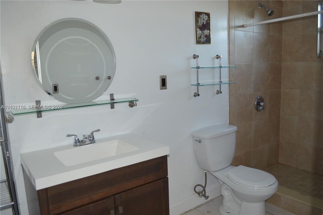 В аренду: $1,925 (1 спален, 1 ванн, 810 Квадратных фут)