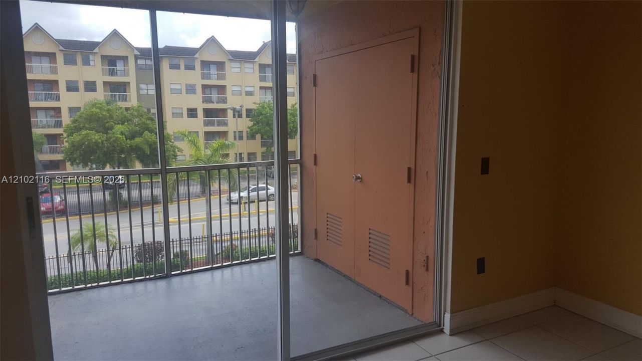 В аренду: $1,925 (1 спален, 1 ванн, 810 Квадратных фут)