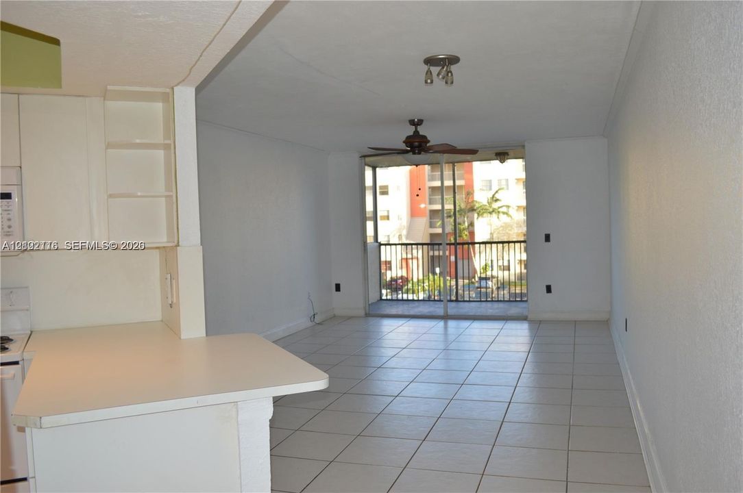 В аренду: $1,925 (1 спален, 1 ванн, 810 Квадратных фут)