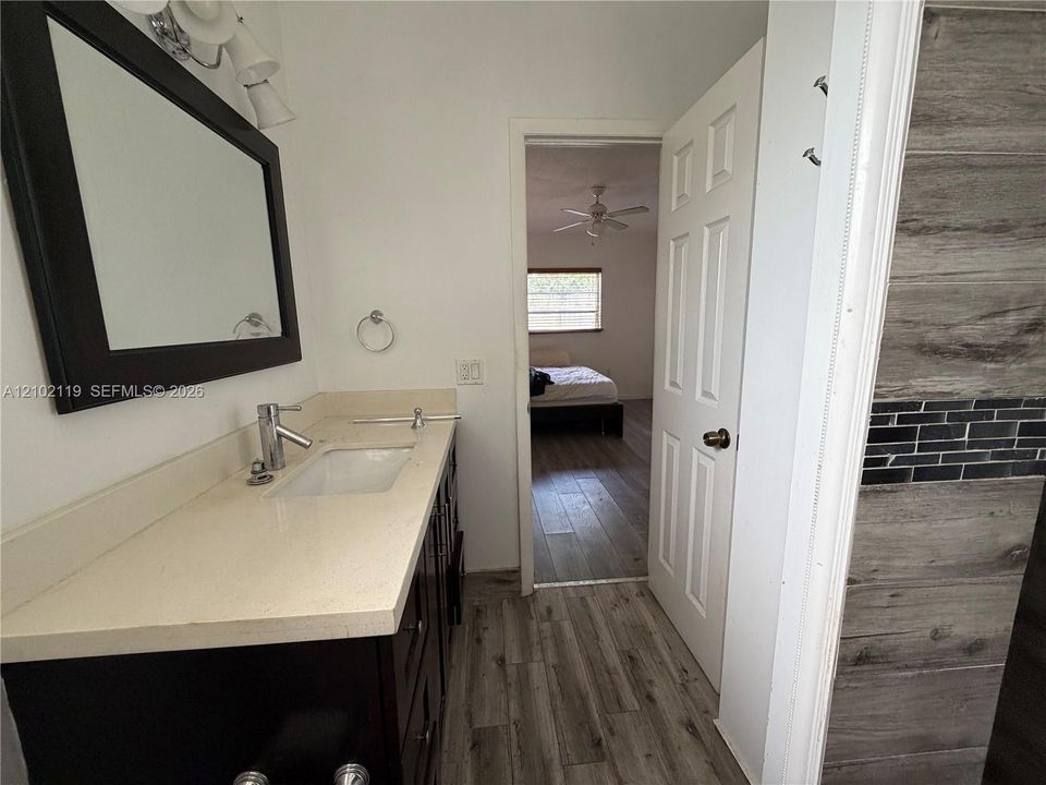 Activo con contrato: $575,000 (3 camas, 2 baños, 1693 Pies cuadrados)