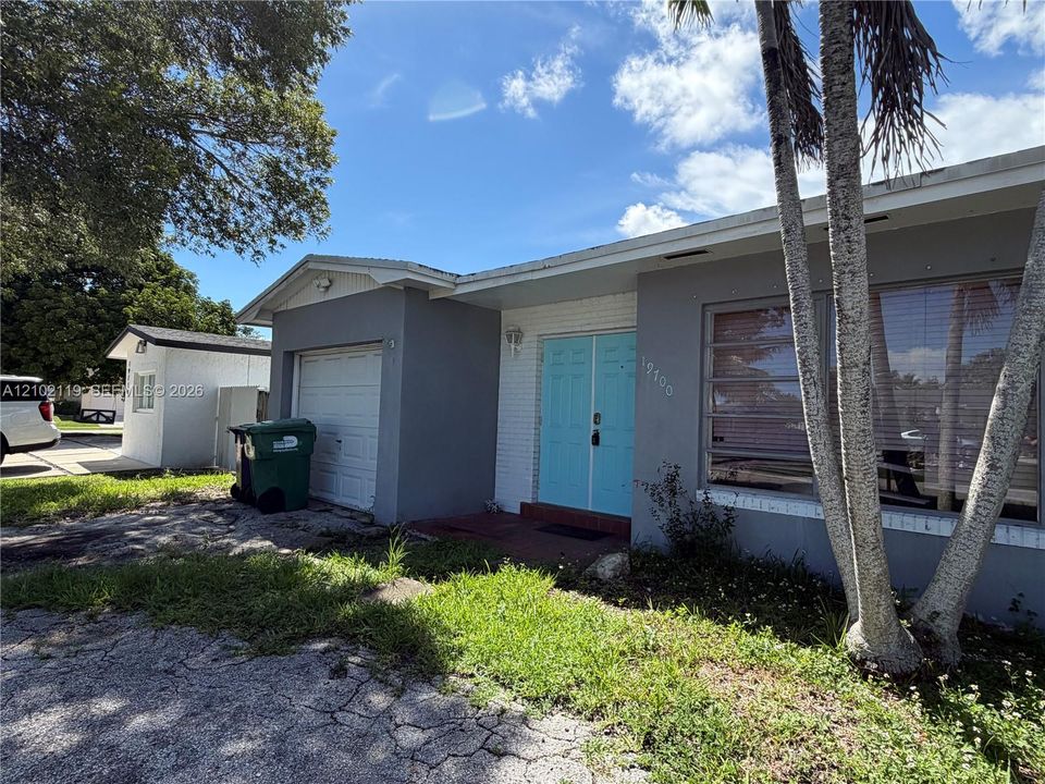 Activo con contrato: $575,000 (3 camas, 2 baños, 1693 Pies cuadrados)