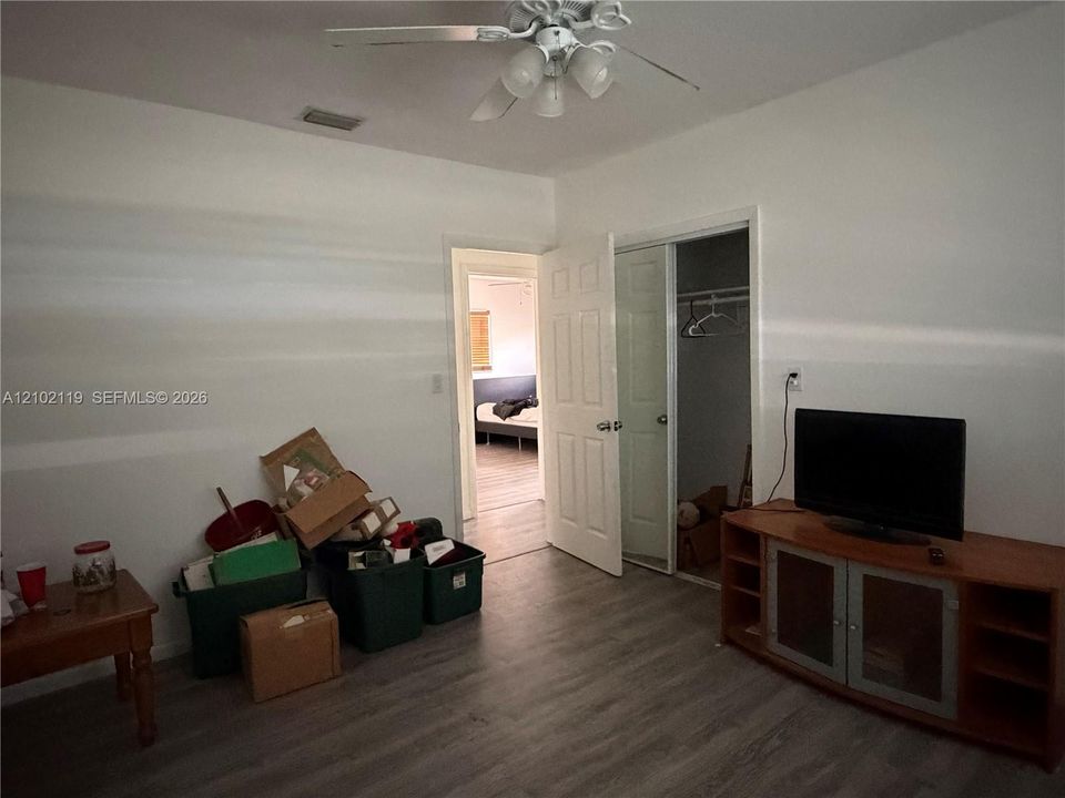 Activo con contrato: $575,000 (3 camas, 2 baños, 1693 Pies cuadrados)