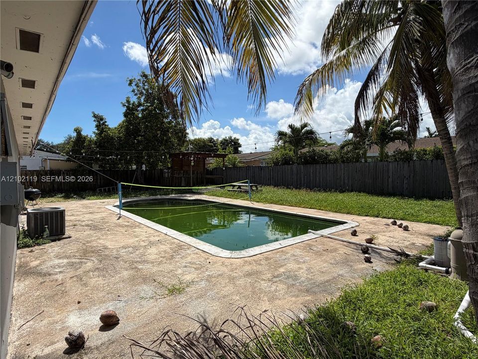 Activo con contrato: $575,000 (3 camas, 2 baños, 1693 Pies cuadrados)