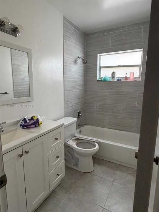 Activo con contrato: $575,000 (3 camas, 2 baños, 1693 Pies cuadrados)