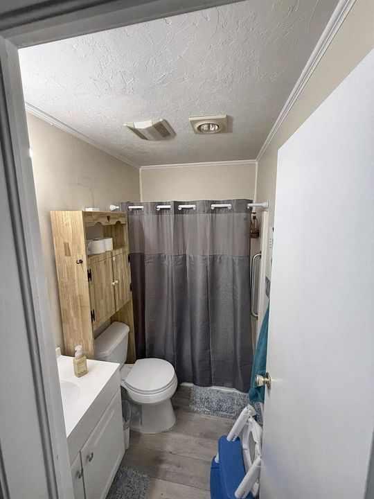 06-Bathroom-1