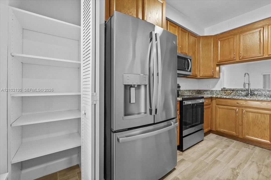 На продажу: $340,000 (2 спален, 2 ванн, 1110 Квадратных фут)