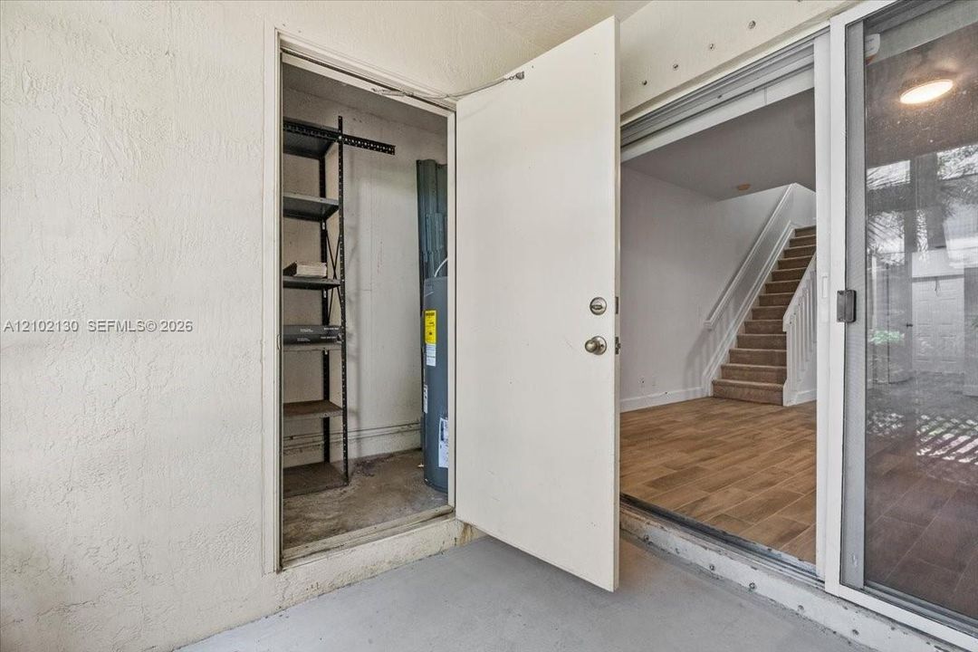 На продажу: $340,000 (2 спален, 2 ванн, 1110 Квадратных фут)