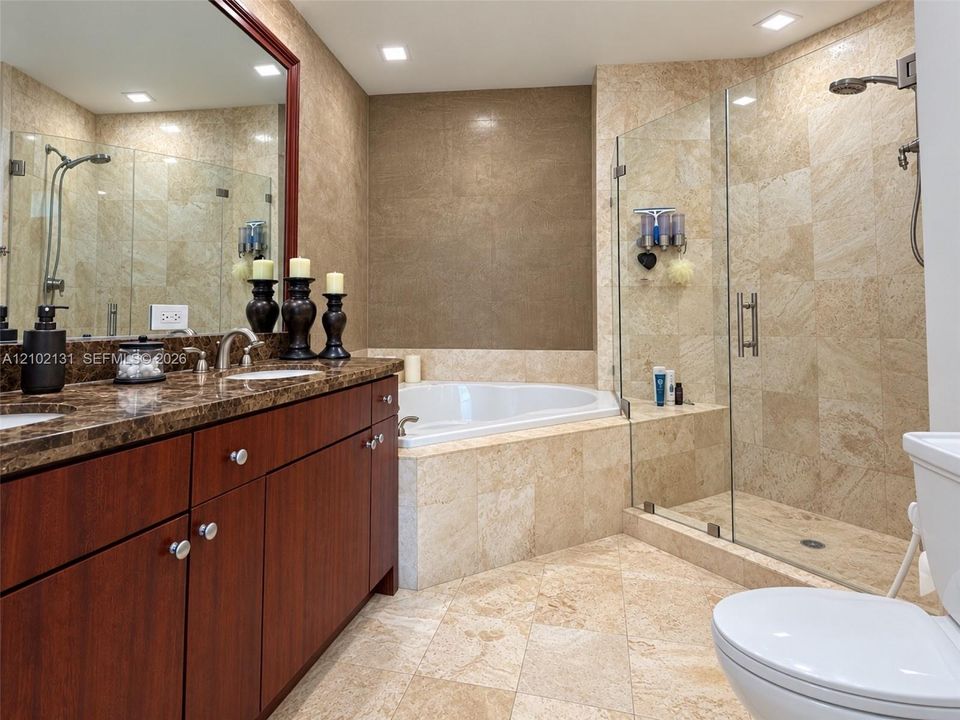 For Sale: $699,000 (2 beds, 2 baths, 1174 Square Feet)