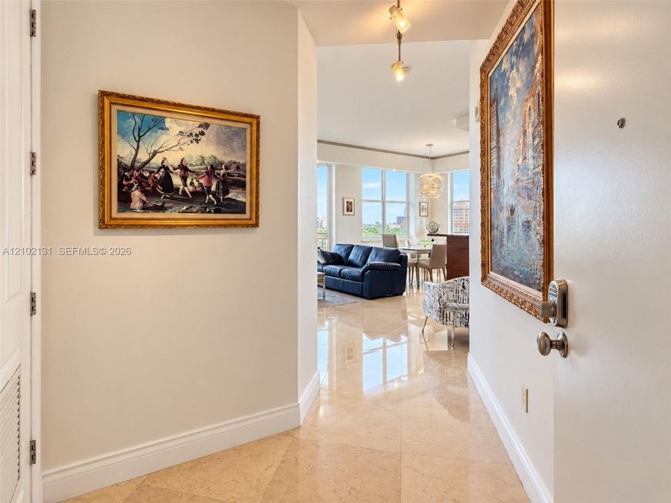 For Sale: $699,000 (2 beds, 2 baths, 1174 Square Feet)