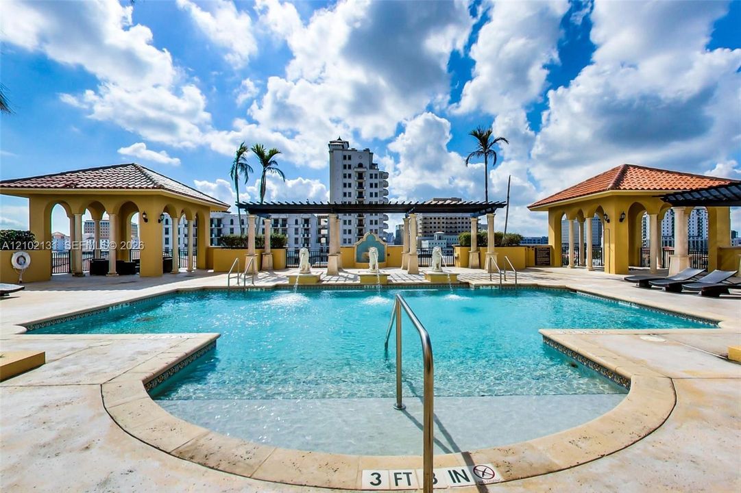 For Sale: $699,000 (2 beds, 2 baths, 1174 Square Feet)
