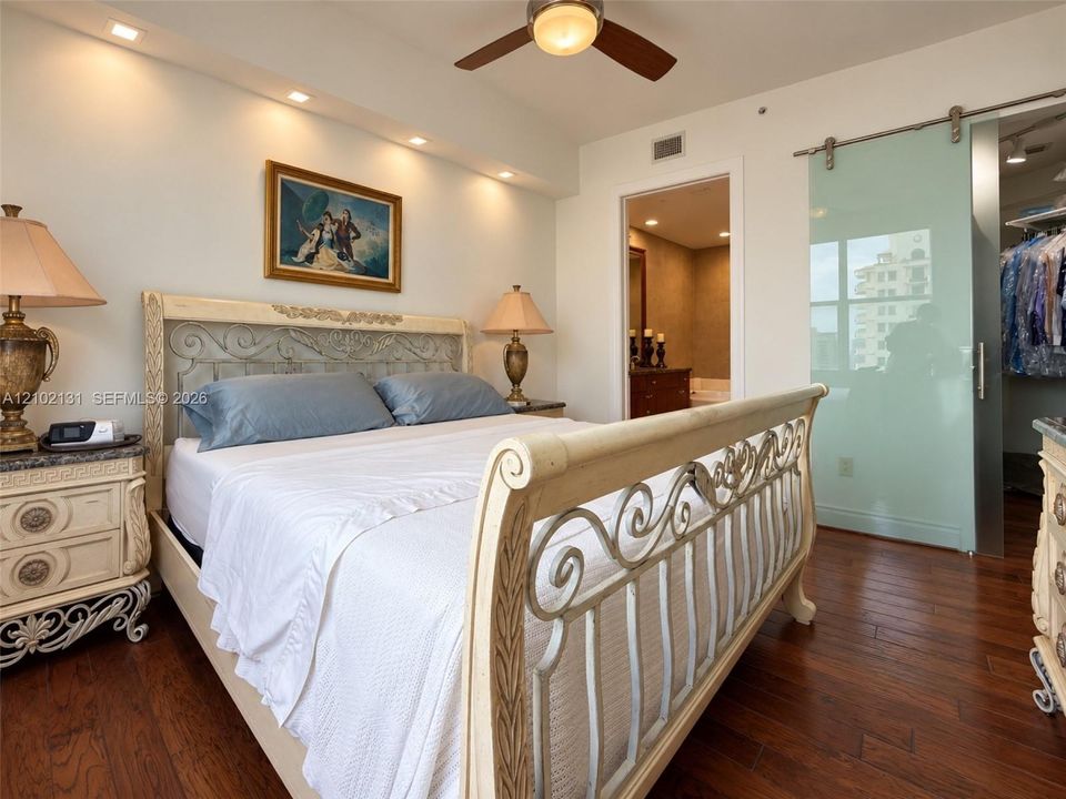 For Sale: $699,000 (2 beds, 2 baths, 1174 Square Feet)