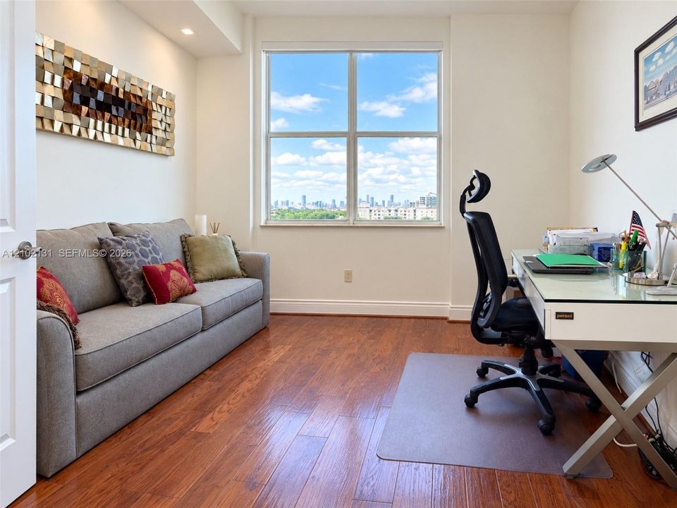 For Sale: $699,000 (2 beds, 2 baths, 1174 Square Feet)