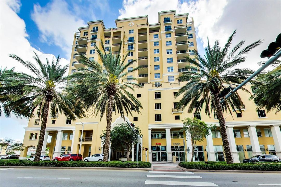 For Sale: $699,000 (2 beds, 2 baths, 1174 Square Feet)