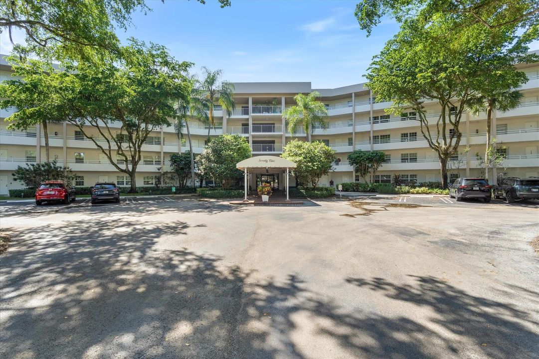 01-3980 Oaks Clubhouse Drive #411 Pompan