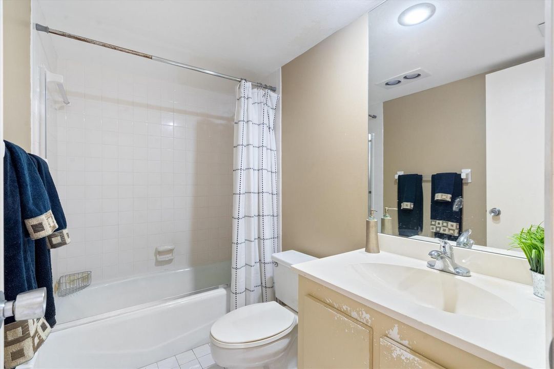 22-3980 Oaks Clubhouse Drive #411 Pompan