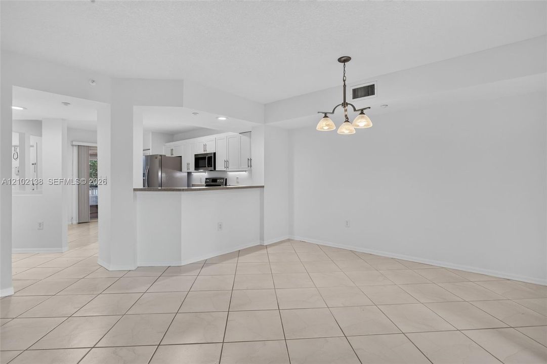 For Sale: $209,900 (2 beds, 2 baths, 1469 Square Feet)