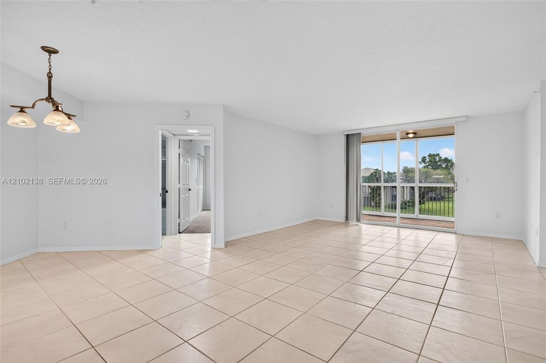 For Sale: $209,900 (2 beds, 2 baths, 1469 Square Feet)