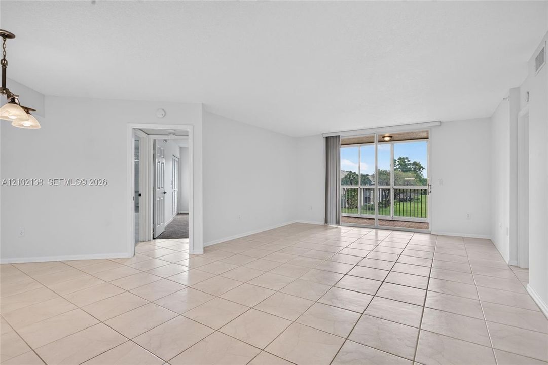 For Sale: $209,900 (2 beds, 2 baths, 1469 Square Feet)