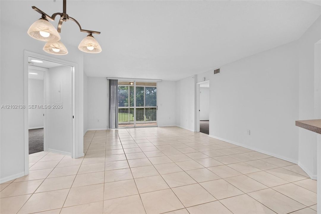 For Sale: $209,900 (2 beds, 2 baths, 1469 Square Feet)