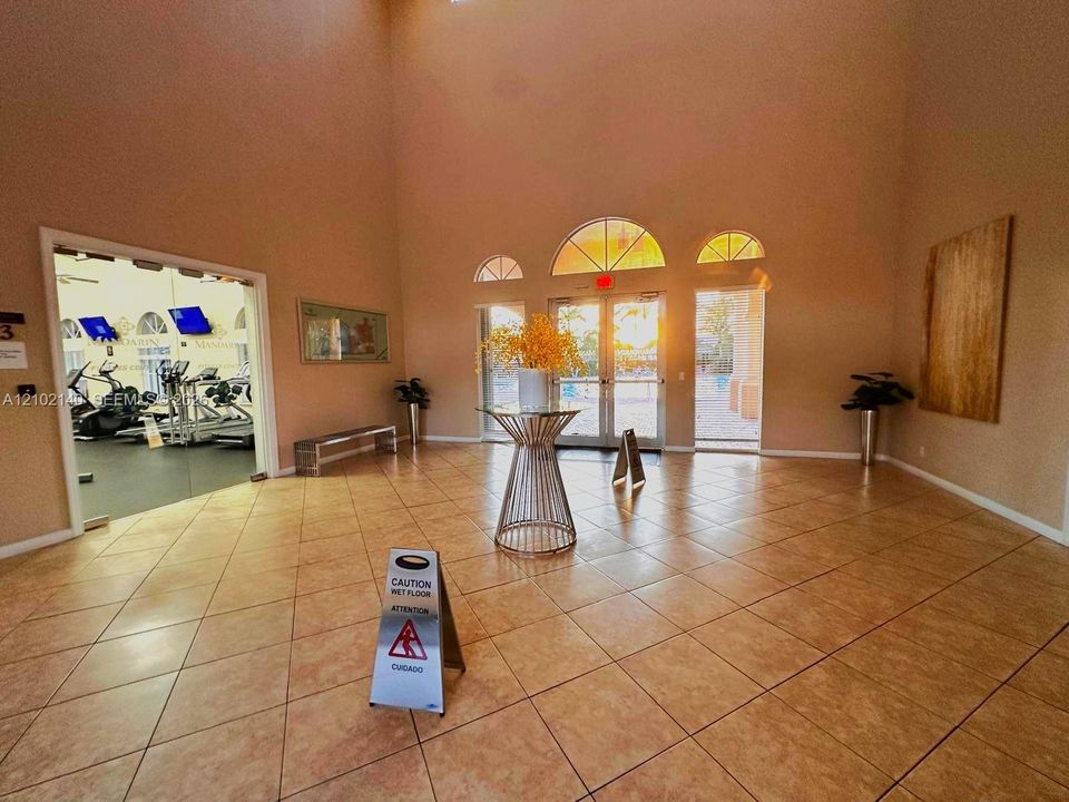Activo con contrato: $2,400 (2 camas, 2 baños, 1408 Pies cuadrados)