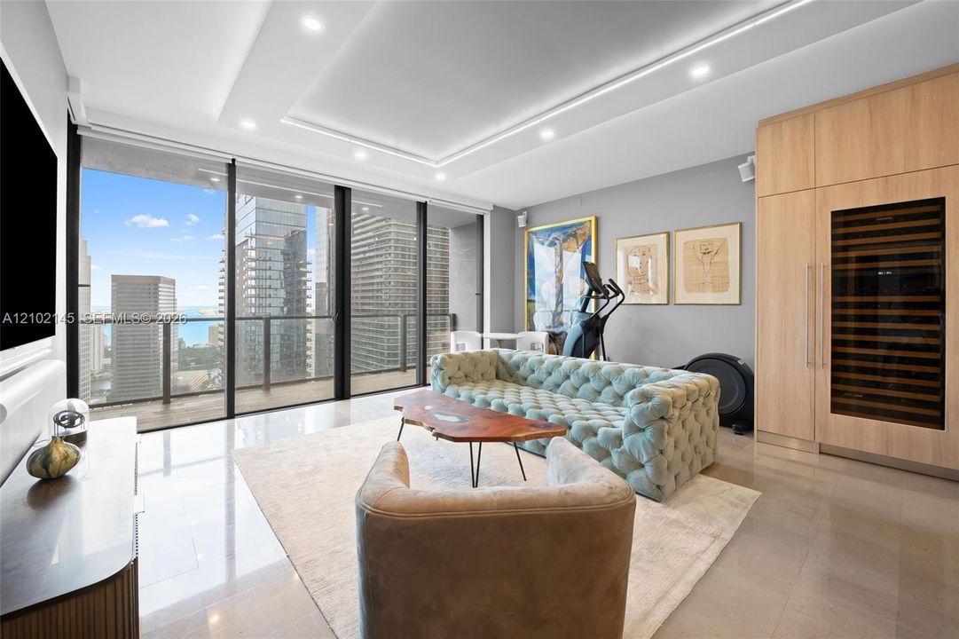 For Rent: $4,995 (1 beds, 1 baths, 994 Square Feet)