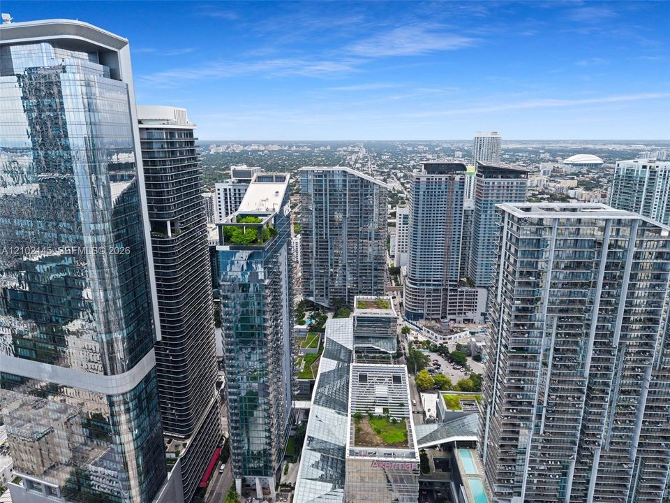 For Rent: $4,995 (1 beds, 1 baths, 994 Square Feet)