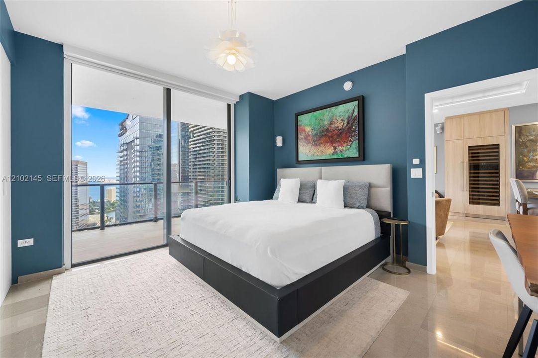 For Rent: $4,995 (1 beds, 1 baths, 994 Square Feet)