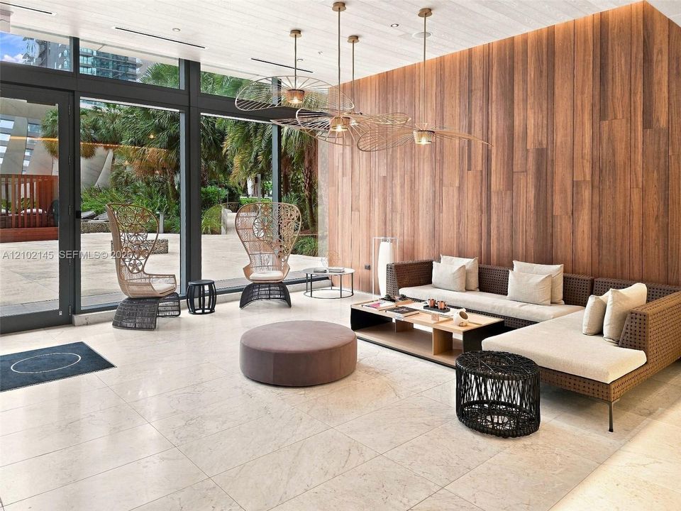 For Rent: $4,995 (1 beds, 1 baths, 994 Square Feet)