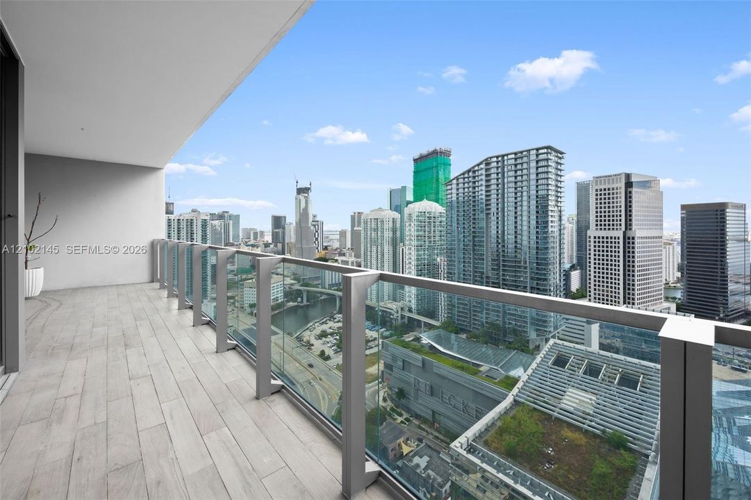 For Rent: $4,995 (1 beds, 1 baths, 994 Square Feet)