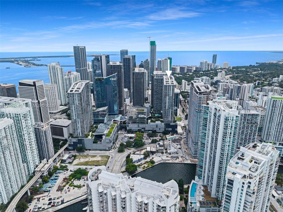 For Rent: $4,995 (1 beds, 1 baths, 994 Square Feet)