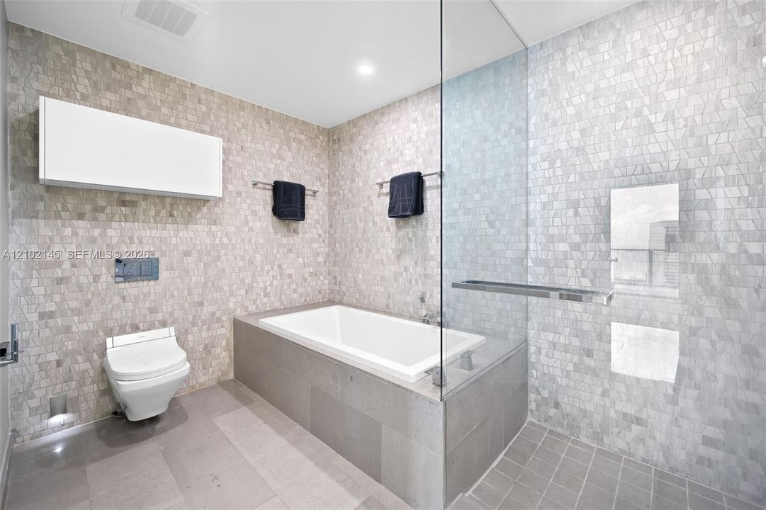 For Rent: $4,995 (1 beds, 1 baths, 994 Square Feet)