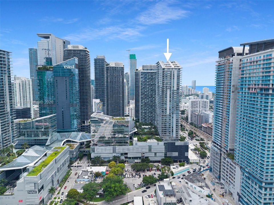 For Rent: $4,995 (1 beds, 1 baths, 994 Square Feet)