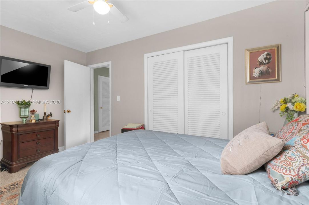 En Venta: $550,000 (3 camas, 2 baños, 1310 Pies cuadrados)