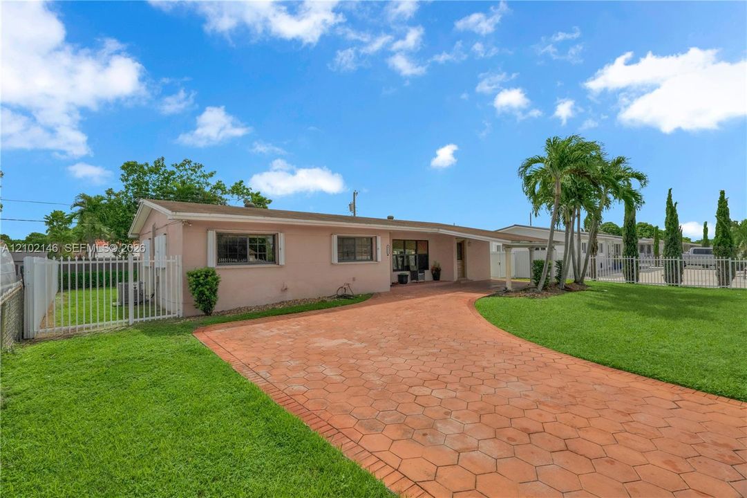 En Venta: $550,000 (3 camas, 2 baños, 1310 Pies cuadrados)