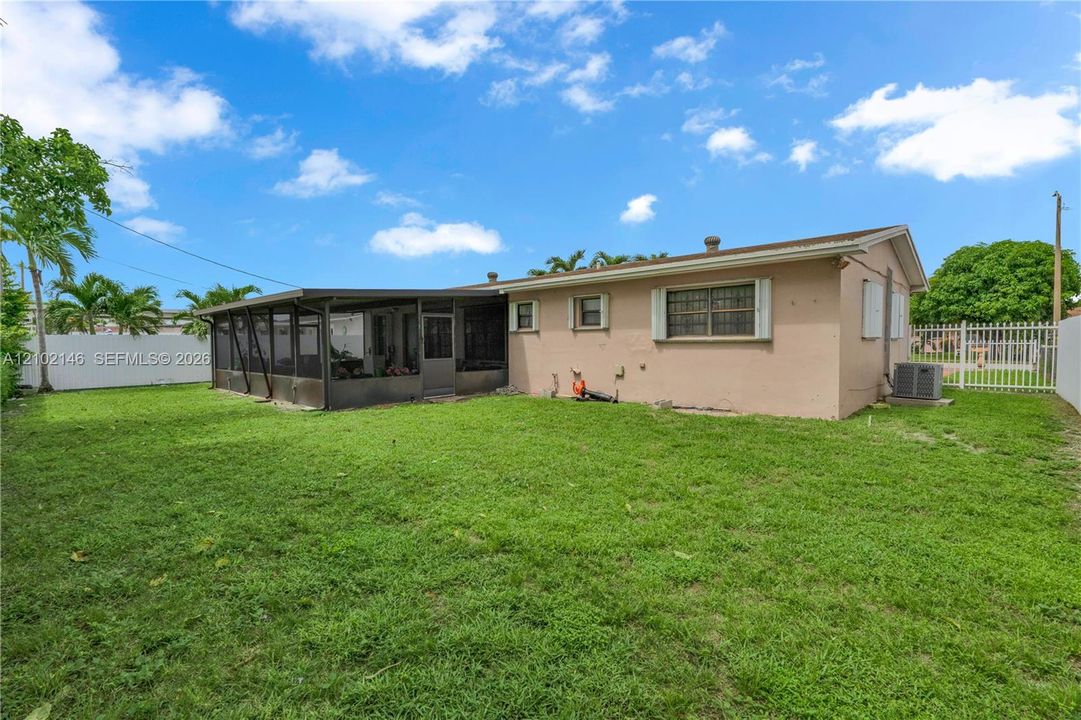 En Venta: $550,000 (3 camas, 2 baños, 1310 Pies cuadrados)