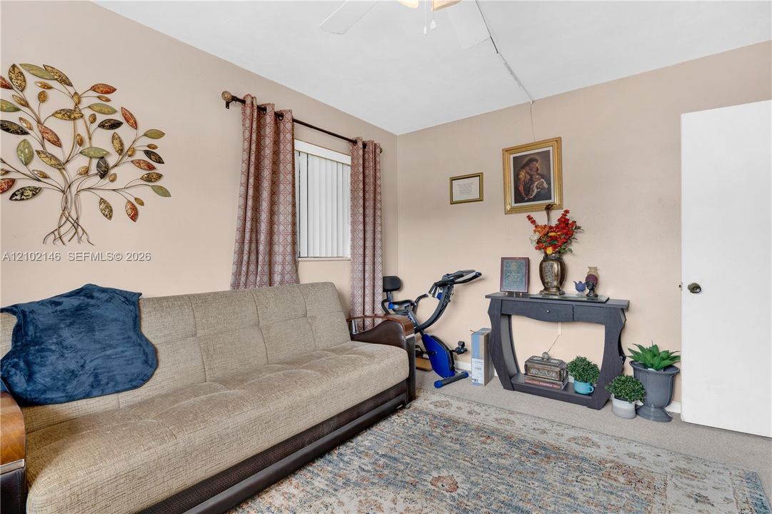 En Venta: $550,000 (3 camas, 2 baños, 1310 Pies cuadrados)