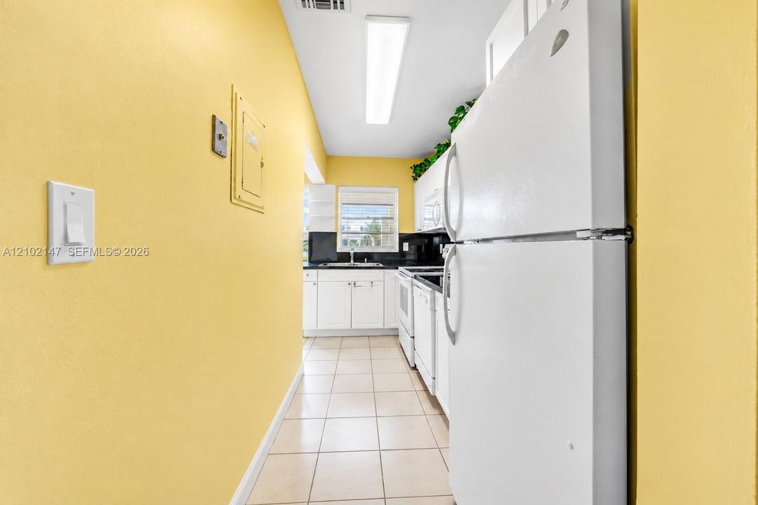 На продажу: $205,000 (1 спален, 1 ванн, 650 Квадратных фут)