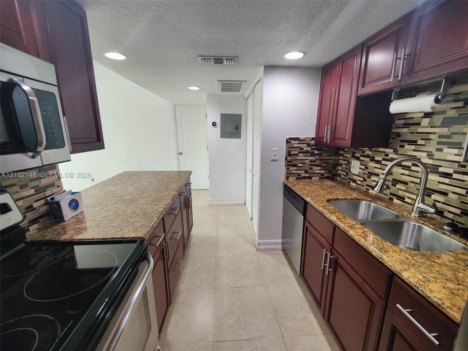 En Venta: $225,000 (2 camas, 2 baños, 770 Pies cuadrados)