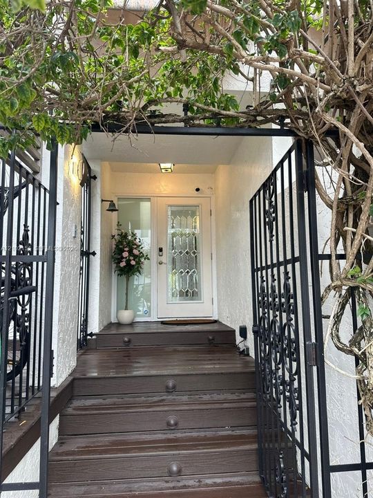 En Venta: $1,425,000 (3 camas, 3 baños, 2260 Pies cuadrados)