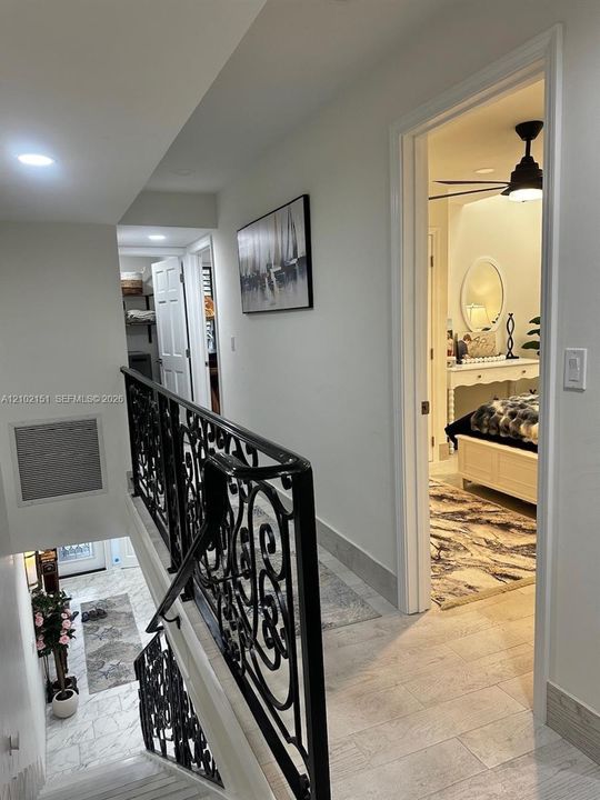 En Venta: $1,425,000 (3 camas, 3 baños, 2260 Pies cuadrados)