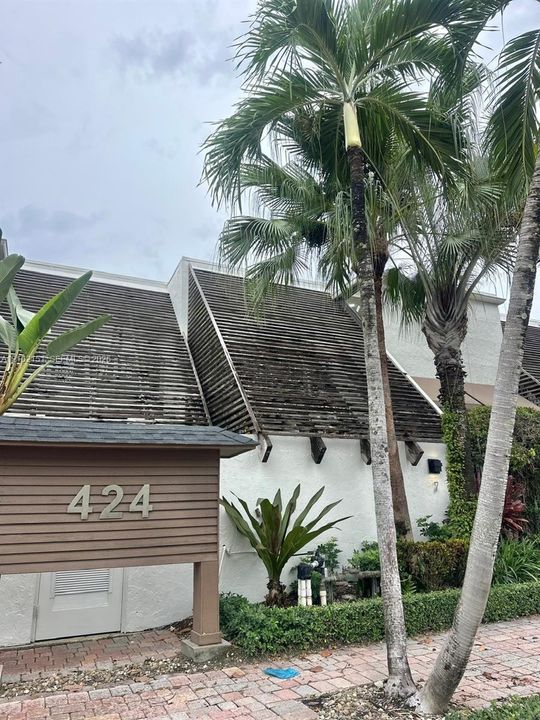 En Venta: $1,425,000 (3 camas, 3 baños, 2260 Pies cuadrados)