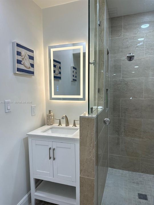 En Venta: $1,425,000 (3 camas, 3 baños, 2260 Pies cuadrados)
