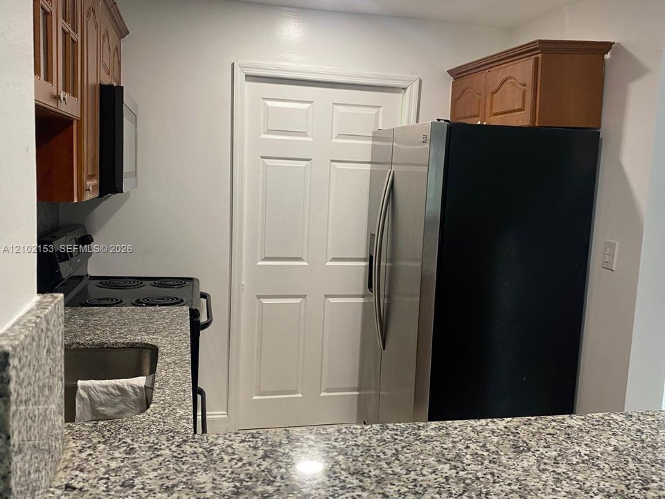 В аренду: $1,895 (2 спален, 2 ванн, 949 Квадратных фут)