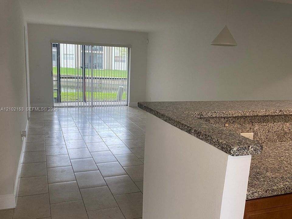 В аренду: $1,895 (2 спален, 2 ванн, 949 Квадратных фут)