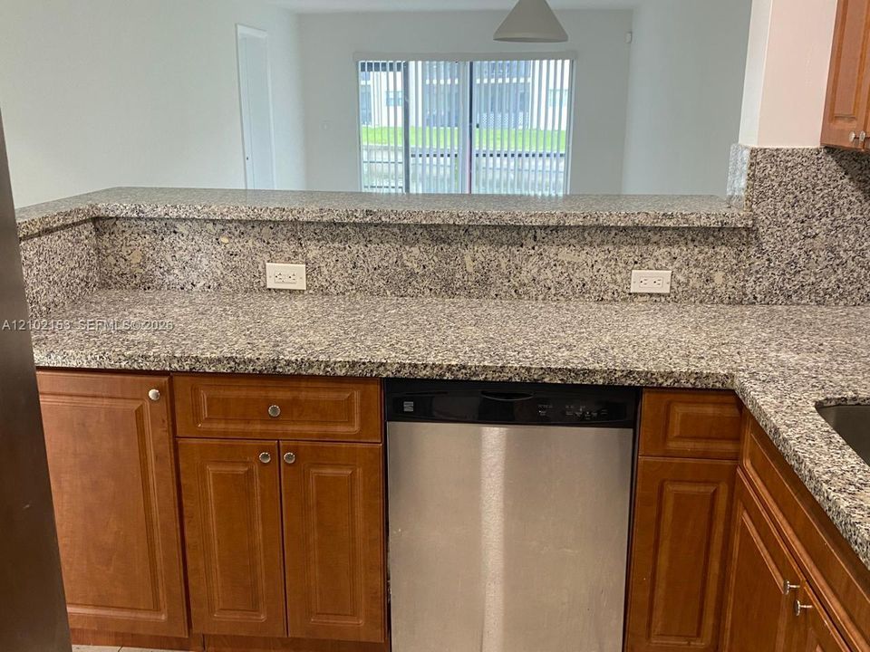 В аренду: $1,895 (2 спален, 2 ванн, 949 Квадратных фут)