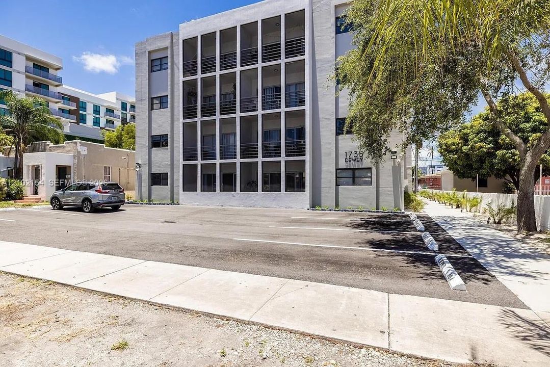 For Rent: $2,200 (2 beds, 2 baths, 1100 Square Feet)
