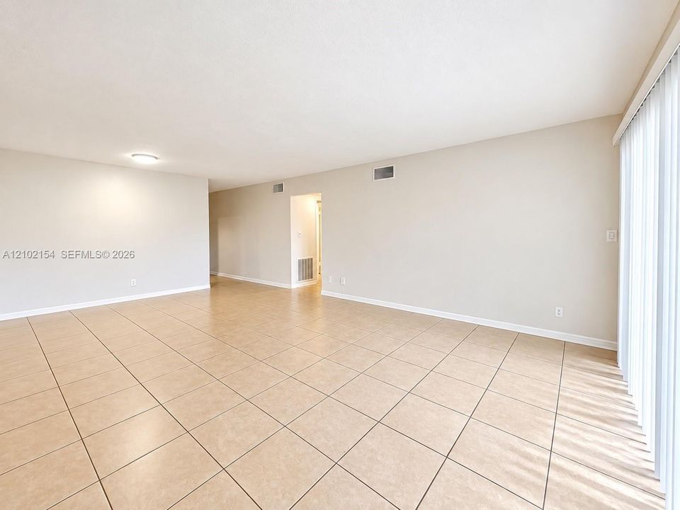 For Rent: $2,200 (2 beds, 2 baths, 1100 Square Feet)