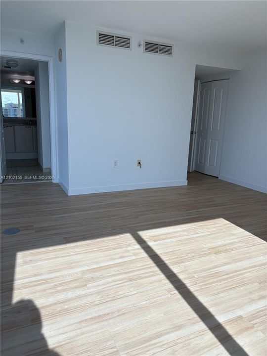 For Sale: $875,000 (2 beds, 2 baths, 1367 Square Feet)